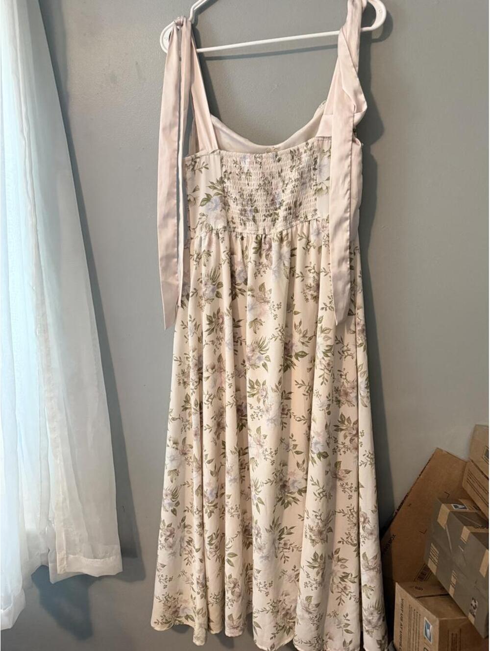 MINE A-line midi dress with floral print in cream & white, - Picture 5 of 8